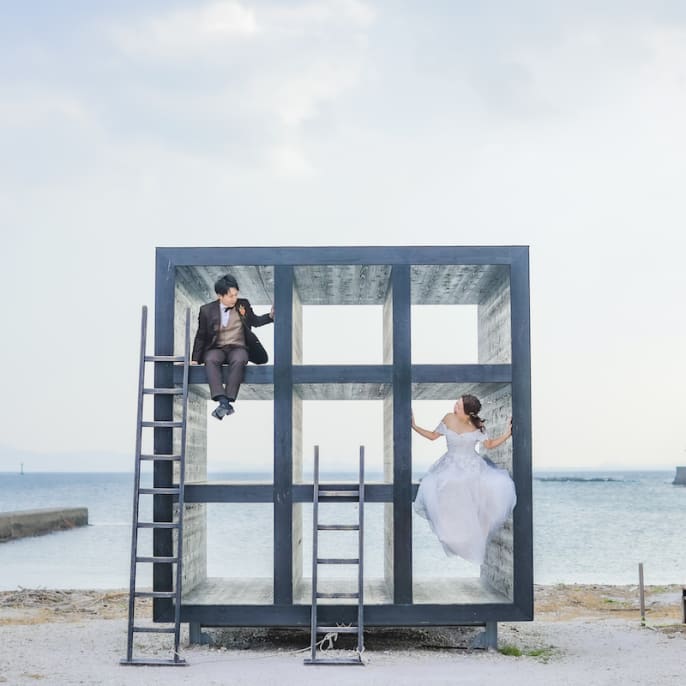 佐久島で旅行気分で撮る アートな結婚写真