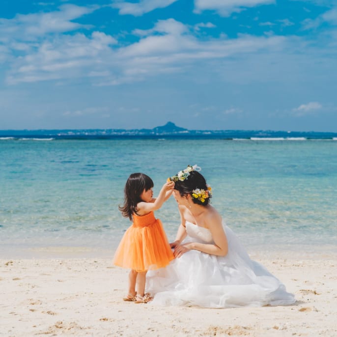 旅行も兼ねて沖縄で 親子で叶えるリゾートフォト | デコルテフォトグラフィー | 前撮り・フォトウェディング