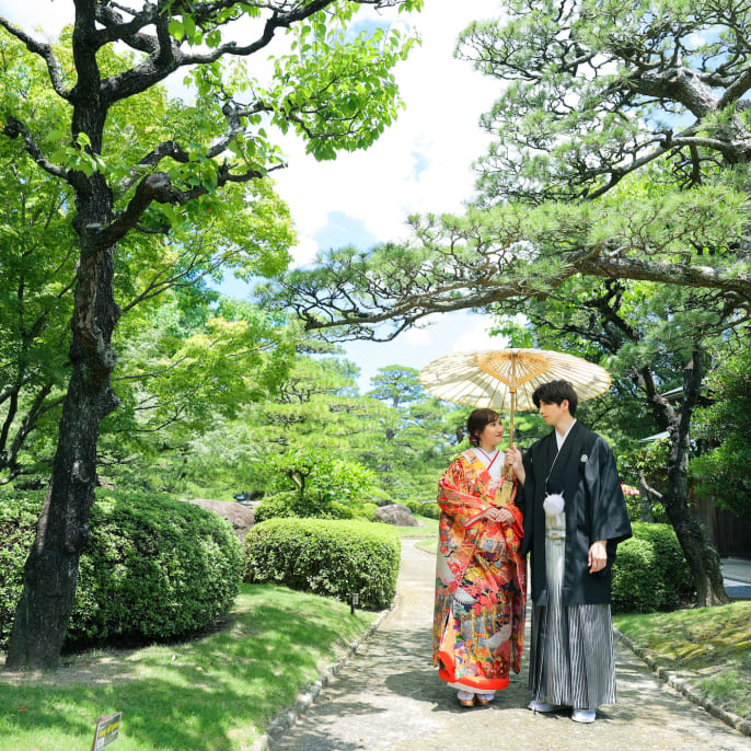 夏らしい美しい緑と 笑顔いっぱいの結婚写真 | デコルテフォトグラフィー | 前撮り・フォトウェディング
