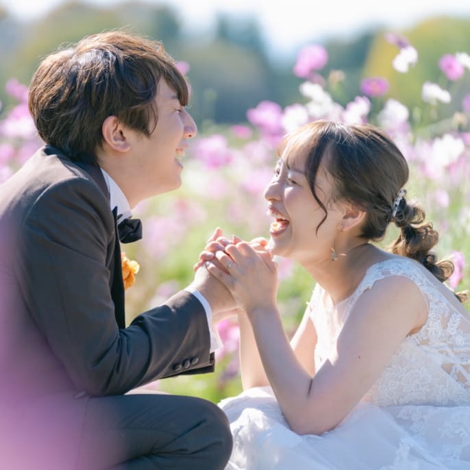 季節のお花に囲まれ 笑顔いっぱいナチュラルフォト | デコルテフォトグラフィー | 前撮り・フォトウェディング