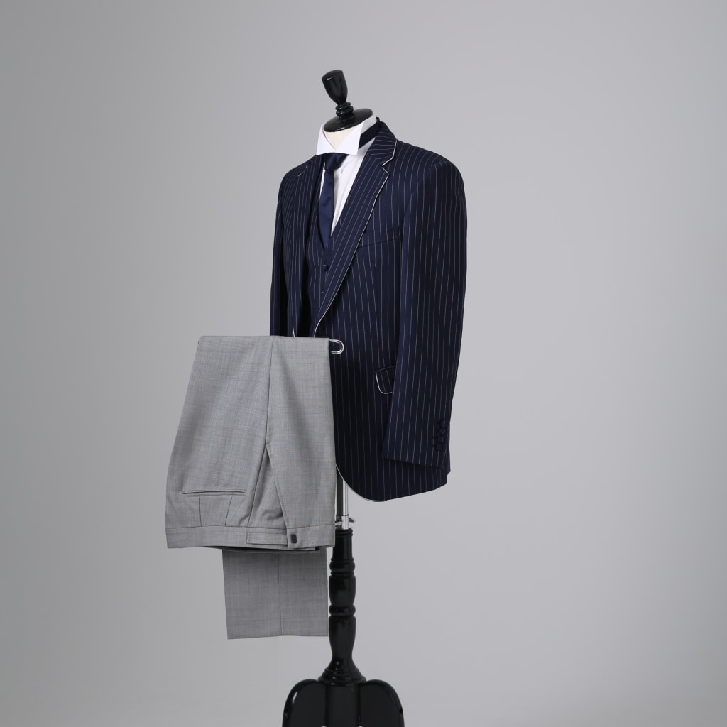 ストライプ柄　グレーパンツ