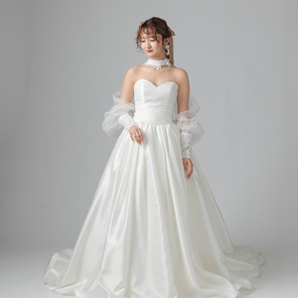 胸元フリルサテン