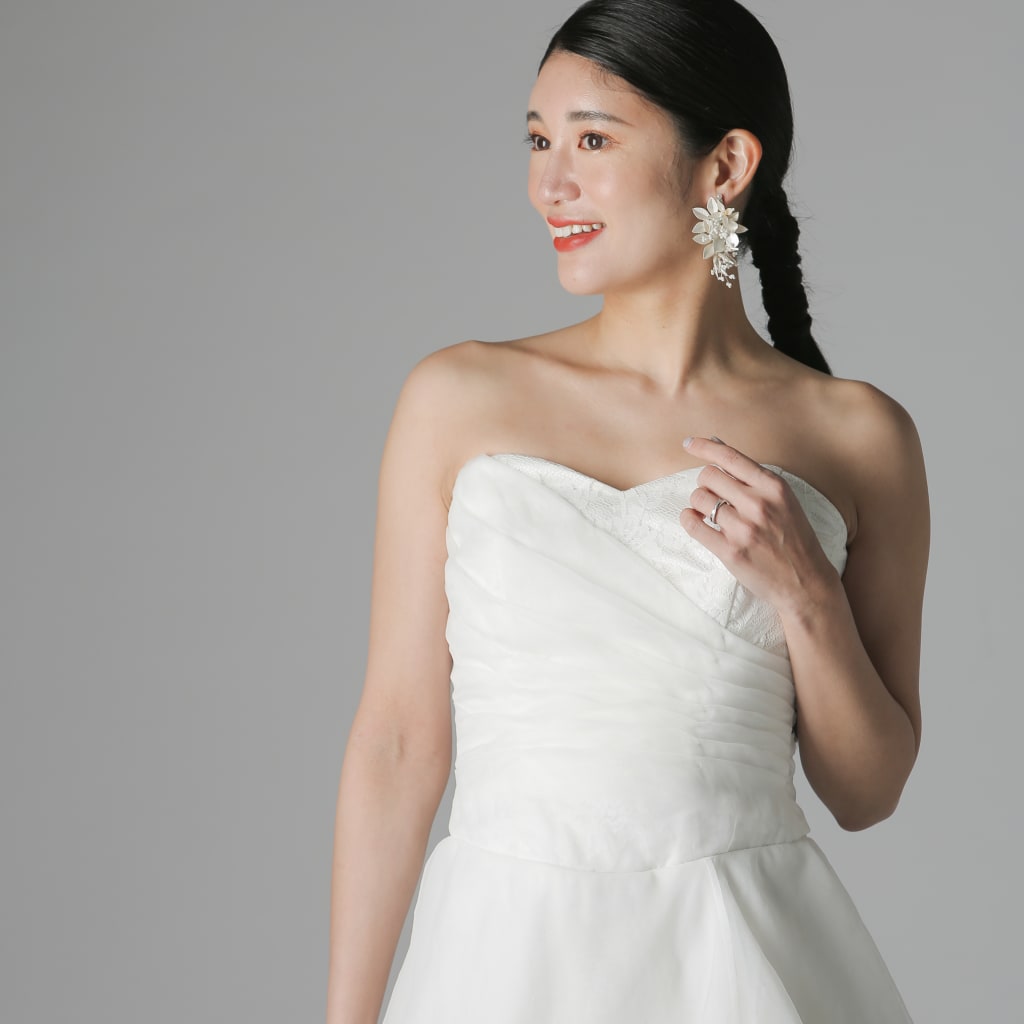 10084 スパン刺繍ハンカチーフティアード　花