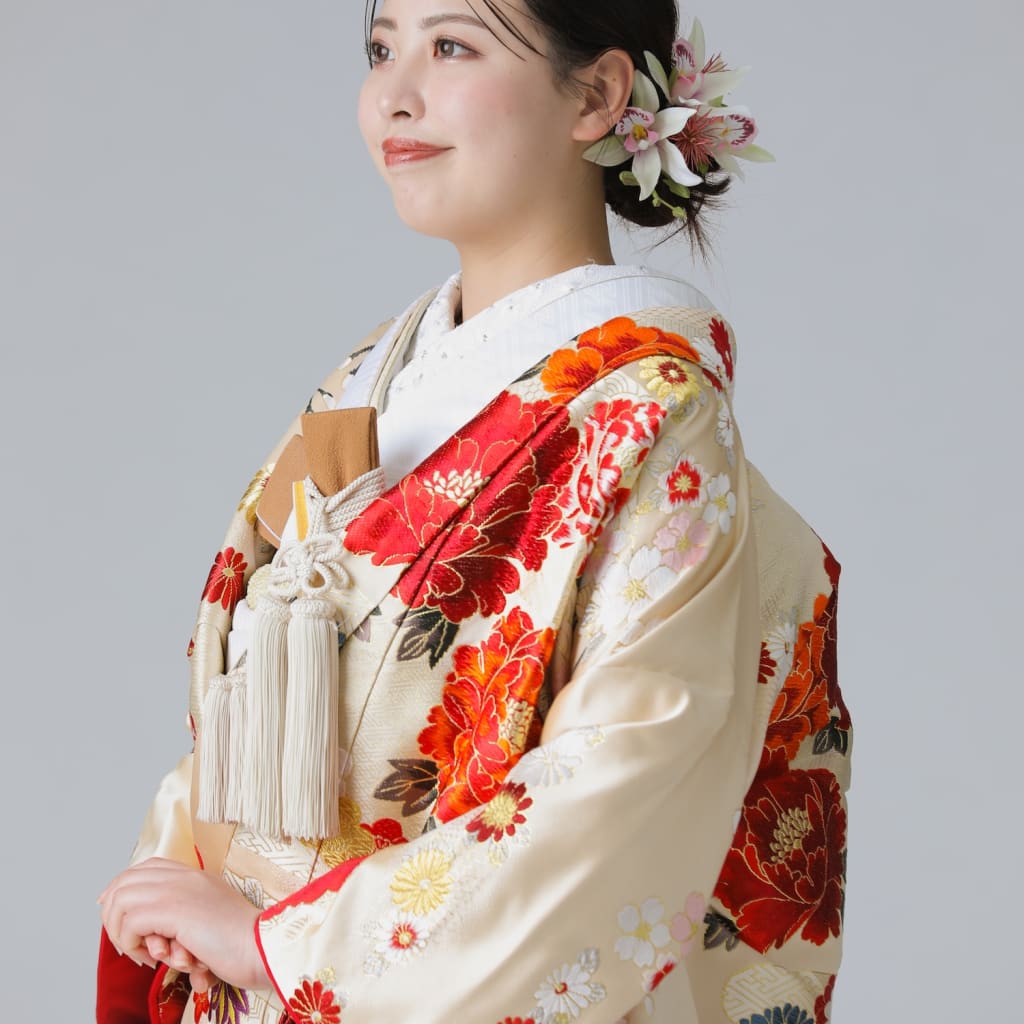 かすみに牡丹　クリーム