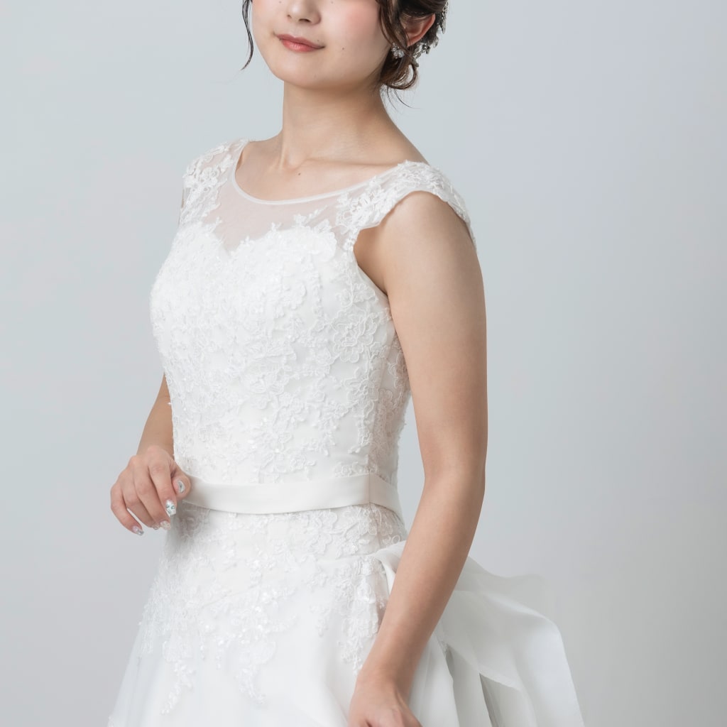 刺繍散りばめ後ろラッフル立体花