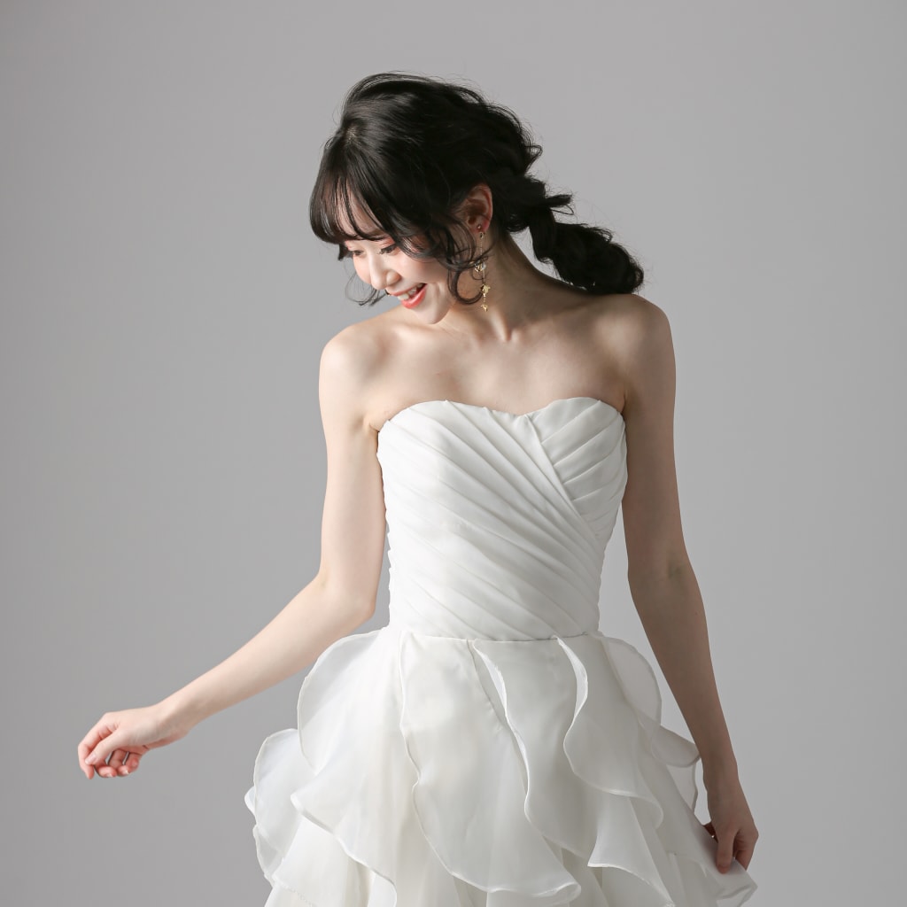 フリルいっぱいウェディングドレス 楽天市場】【公式ストア限定プレゼント付】ビジューたっぷり