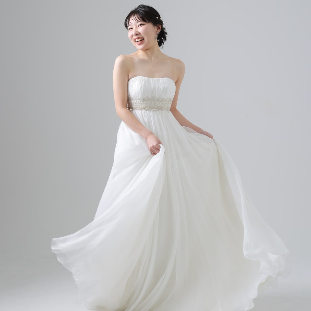 WD00226クリームエンパイアロングトレーン