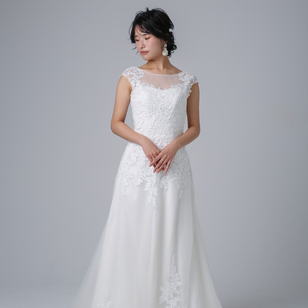 胸元刺繍スレンダー