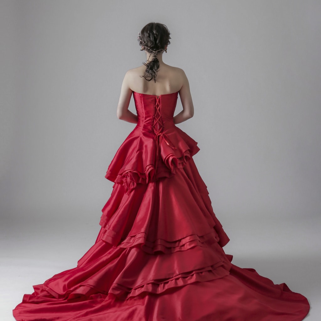 胸元立体ウェーブ　斜めティアード