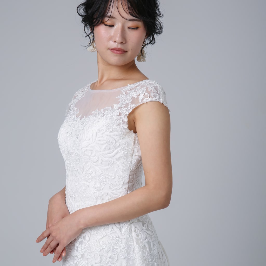 胸元刺繍スレンダー