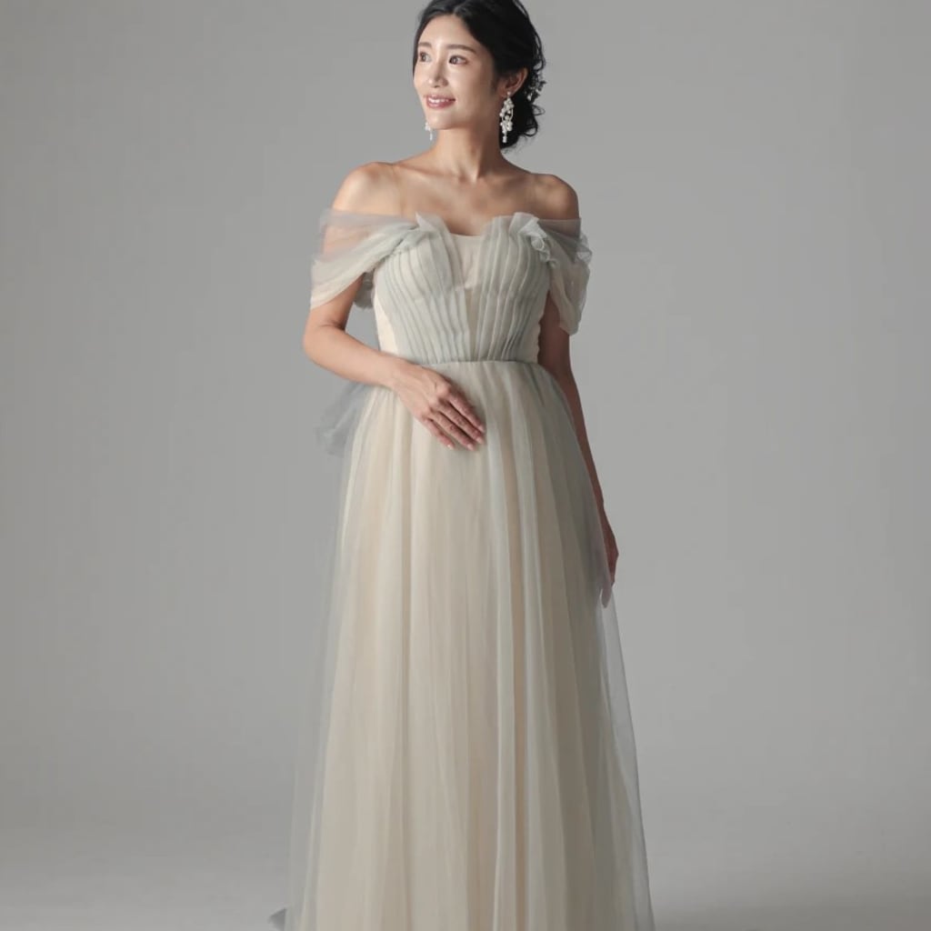 胸元ギャザーオフショルダー