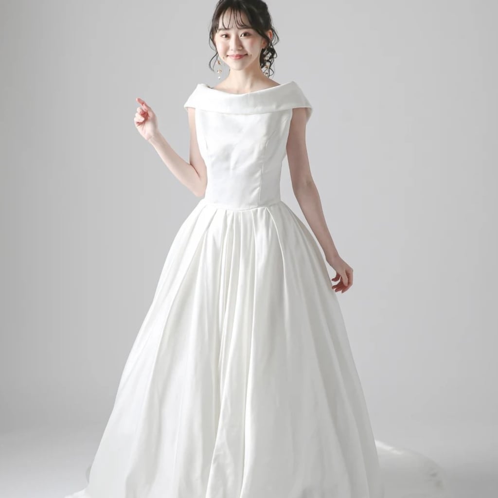 美ライン シンプルサテンウエディングドレス フォト 前撮り Vネックシンプルサテンドレス | デコルテフォトグラフィー | 前