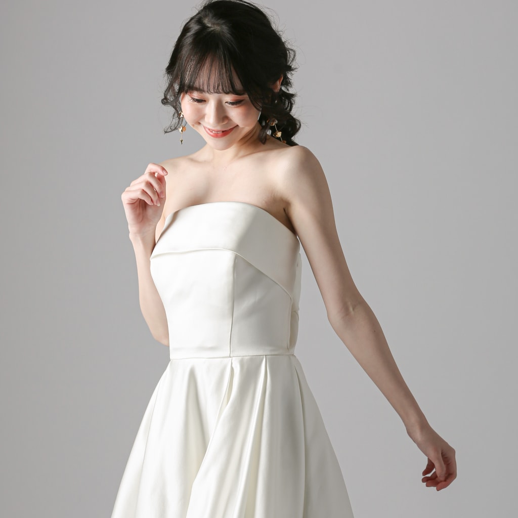 胸元折り返しシンプル　後ろ立体モチーフ