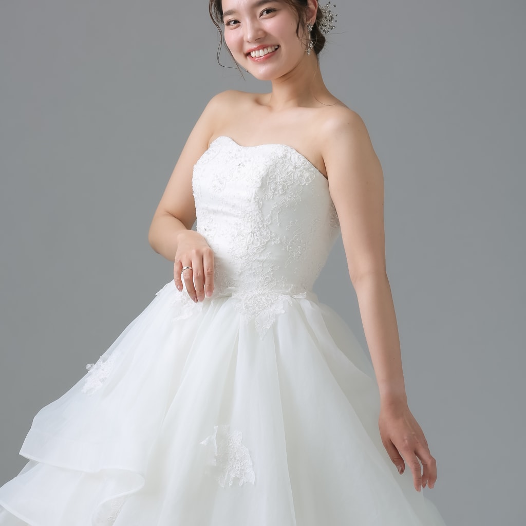 アンティーク写真館撮影 白いドレスの花嫁 フォトグラフィ ブルー背景 バインダー アンティーク写真館撮影 白いドレスの花嫁 フォトグラフィ
