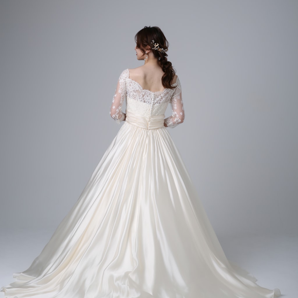 スカラップオフショルサテン