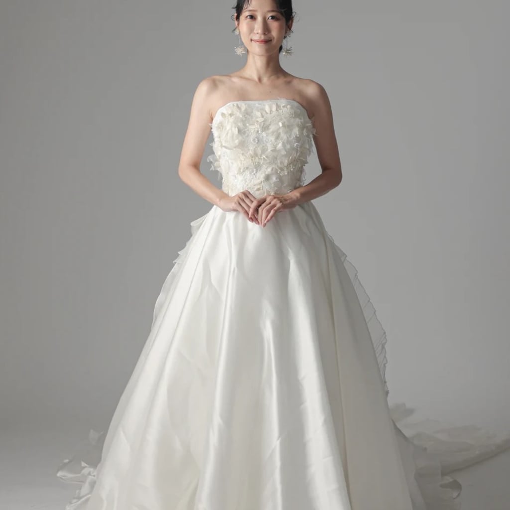 トップス花パール　後裾プリーツフリル