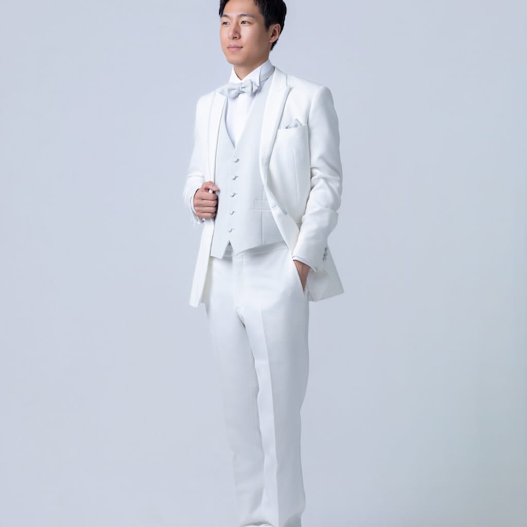 ホワイトタキ　シルバーパイピング　くるみ