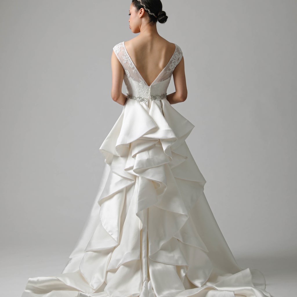 レースフレンチスリーブ後ろラッフル