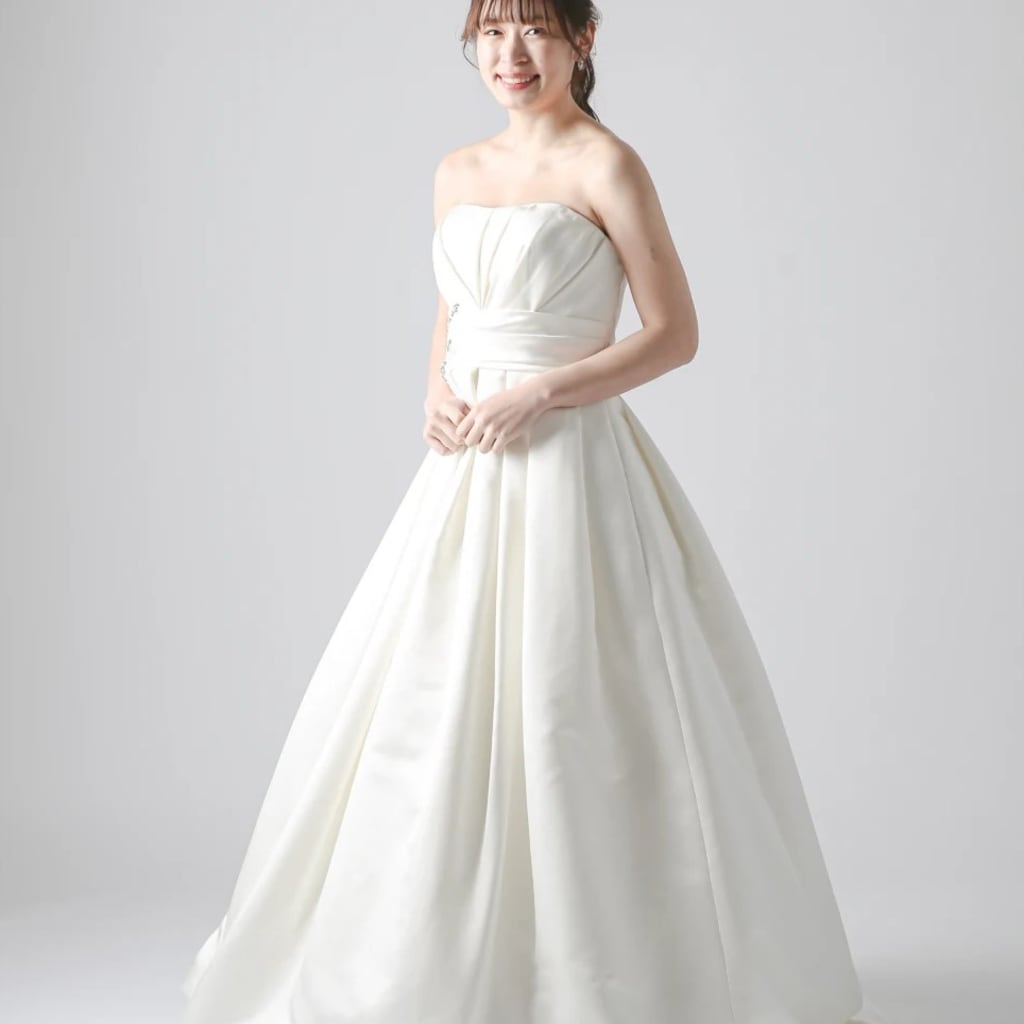 サテンウエストビジューバックリボンモチーフ