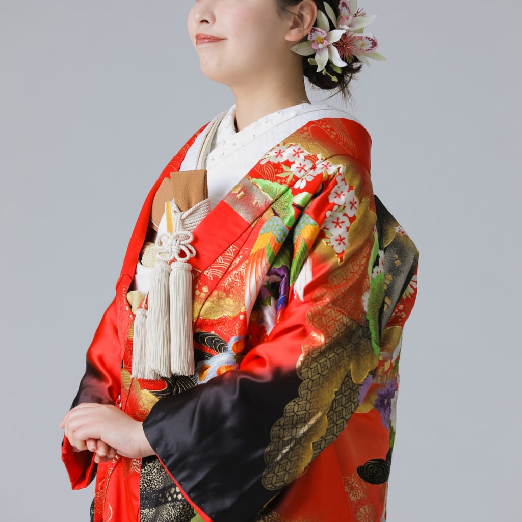 赤に黒ぼかし　孔雀に松