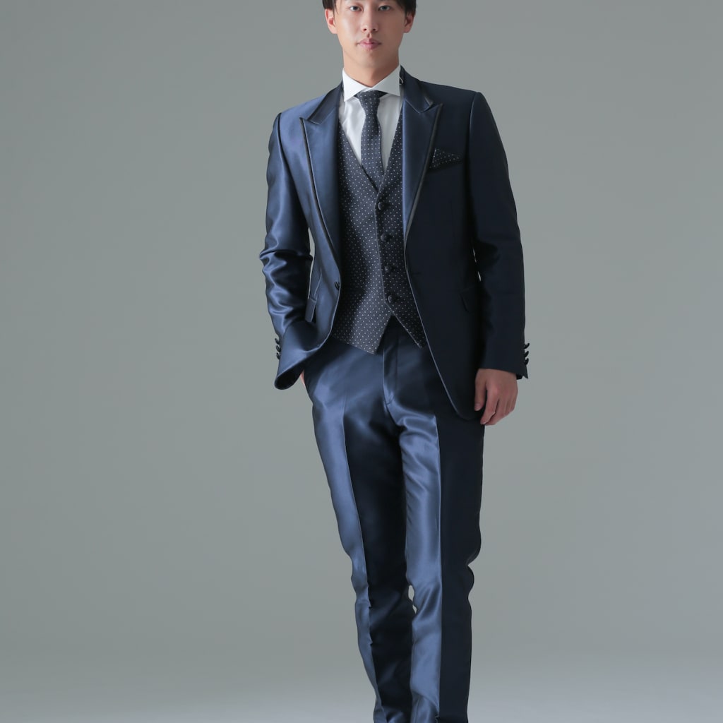 タキシード　結婚式　前撮り 前撮り結婚式.com 縁photo の衣装(新郎タキシード シルバー
