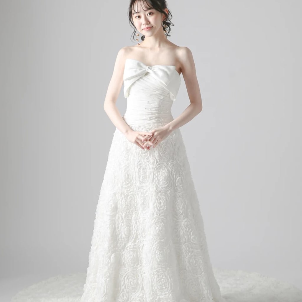 バラ型タック　ビジューリボン