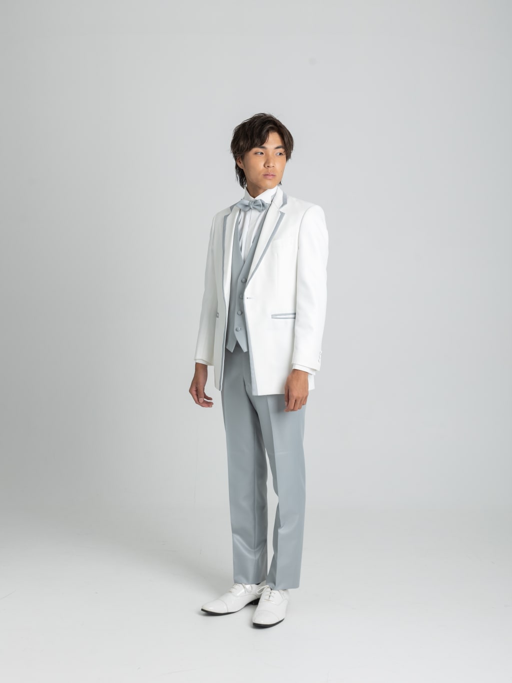 ホワイト　グレーパイピング | デコルテフォトグラフィー | 前撮り・フォトウェディング