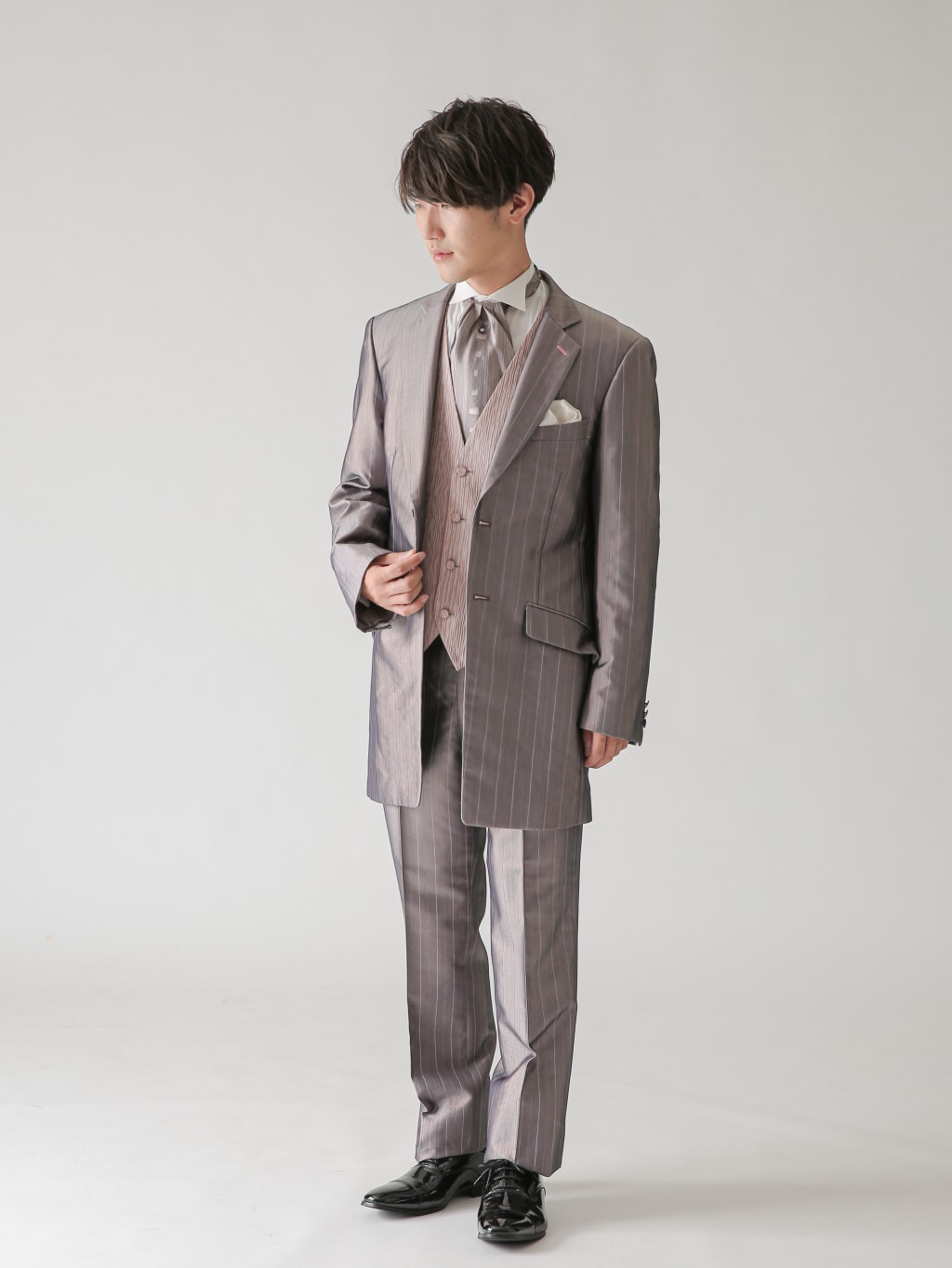 ピンクストライプタキシード | デコルテフォトグラフィー | 前撮り・フォトウェディング