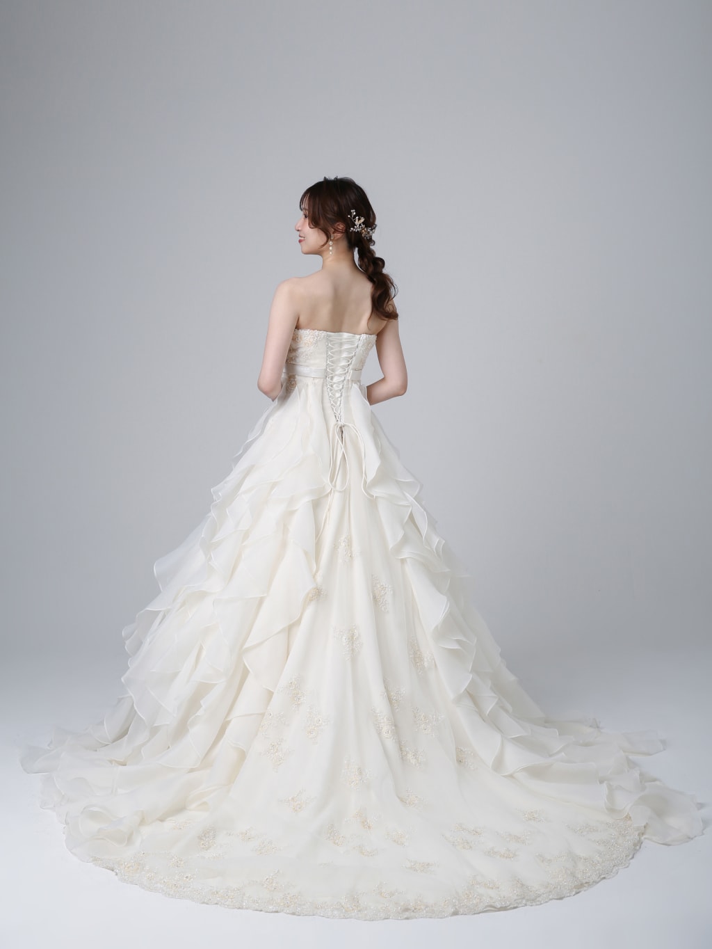 ベージュ刺繍レース縦フリル | デコルテフォトグラフィー | 前撮り・フォトウェディング