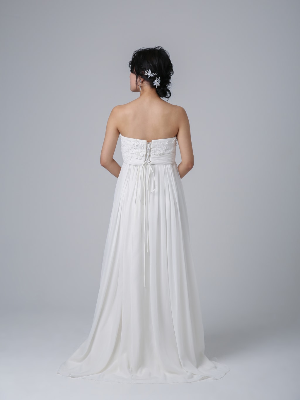 エンパイア胸元花パール | デコルテフォトグラフィー | 前撮り・フォトウェディング