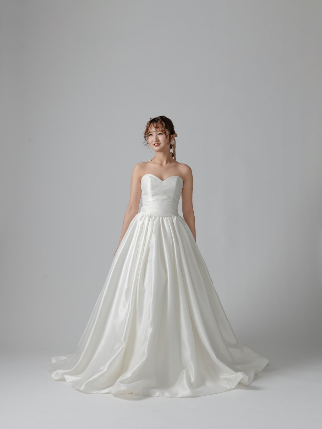 胸元フリルサテン | デコルテフォトグラフィー | 前撮り・フォトウェディング