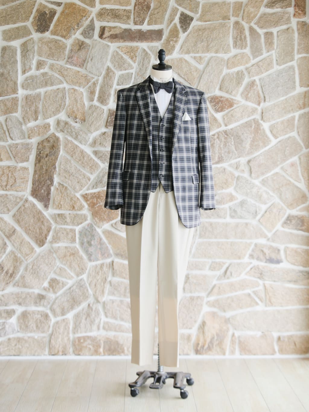 タキシード/SUNS HOUSE | デコルテフォトグラフィー | 前撮り・フォトウェディング