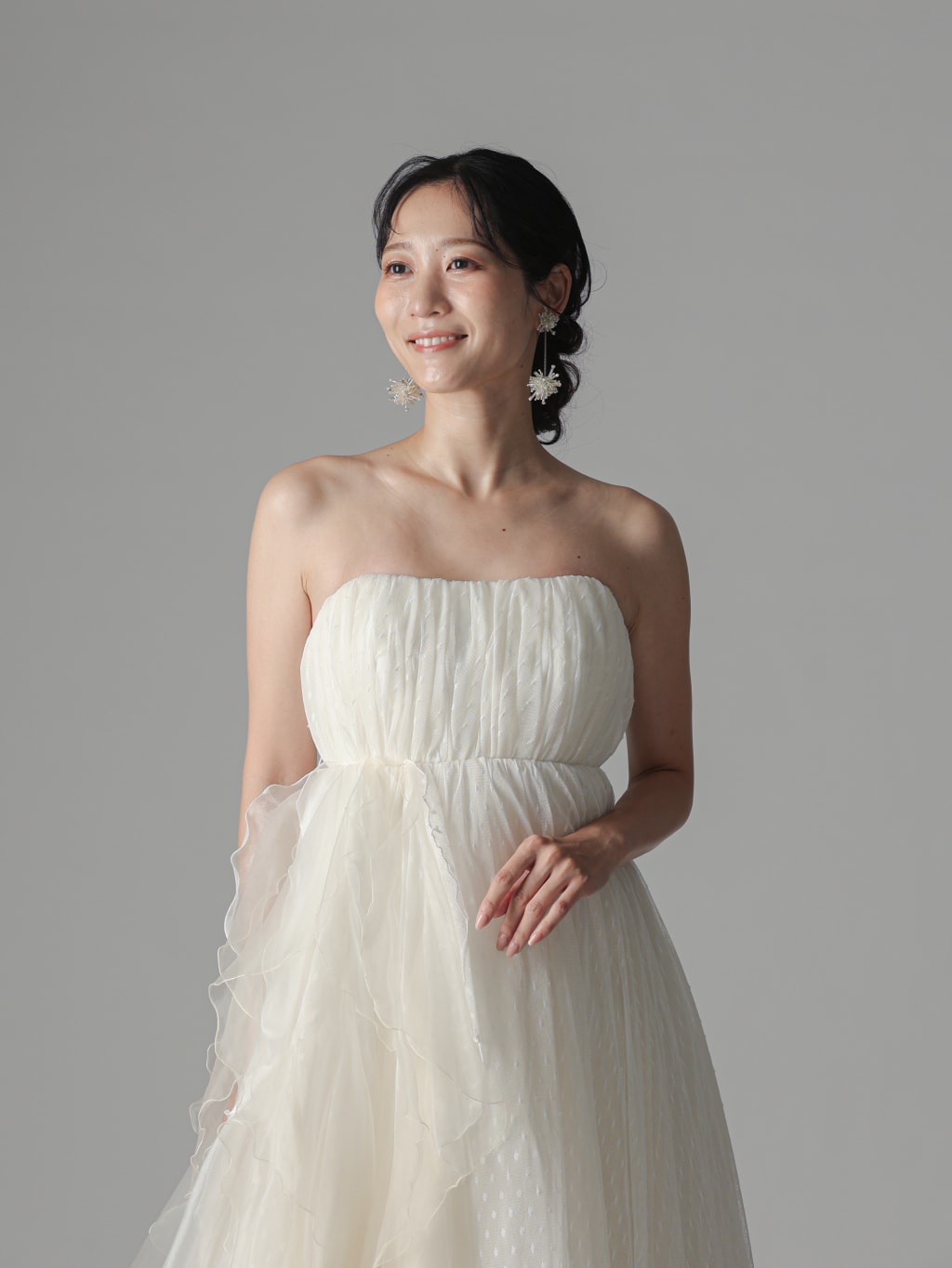 ドッド地　フェザー　サイド縦フリル | デコルテフォトグラフィー | 前撮り・フォトウェディング