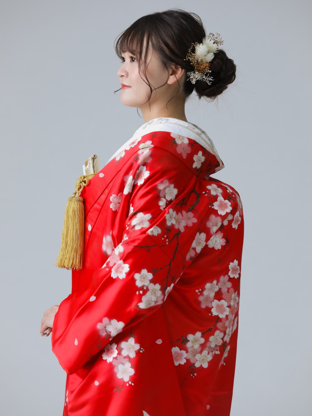 赤　桜に鶴　裾に緑