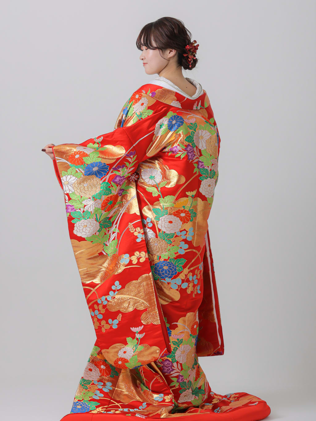 リンドウ　菊　金雲取文様/レッド | デコルテフォトグラフィー | 前撮り・フォトウェディング