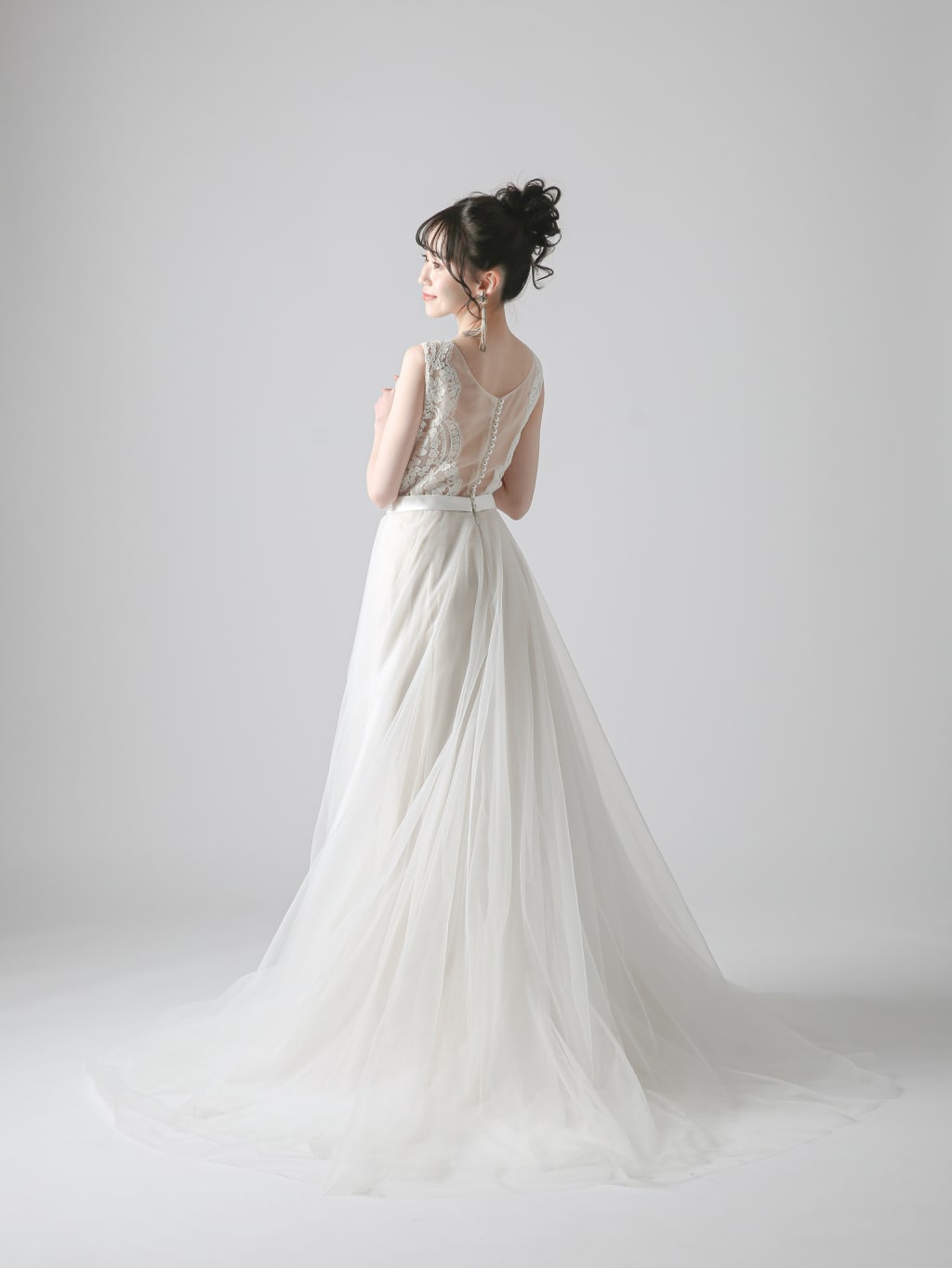 kawami　スパゲティストラップドレス　Vネック　結婚式　前撮り 楽天市場】ウェディングドレス スレンダーライン Vネック くるみ