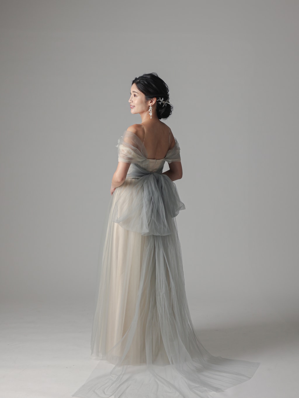 胸元ギャザーオフショルダー | デコルテフォトグラフィー | 前撮り・フォトウェディング