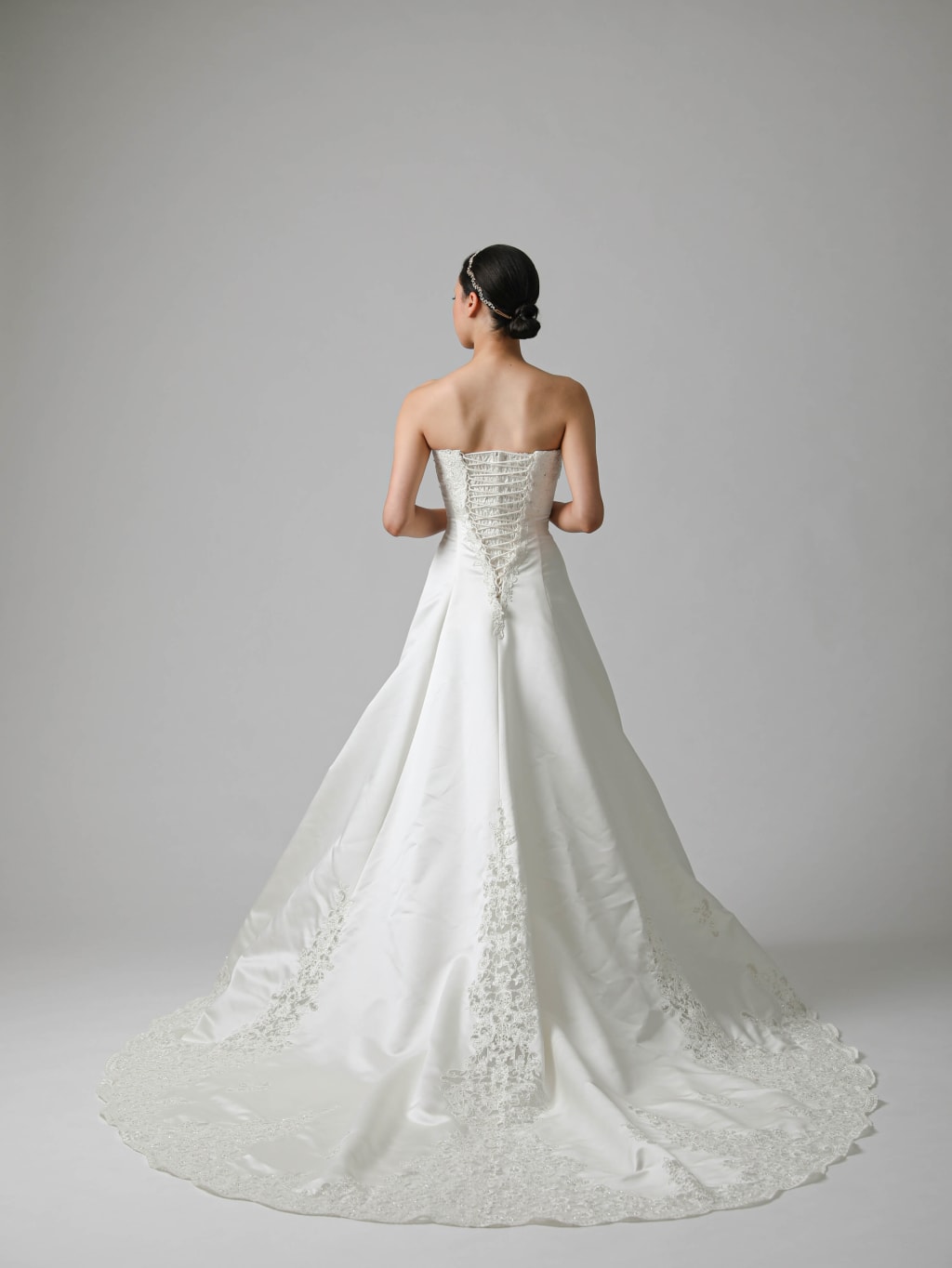 スカート前クロスドレス | デコルテフォトグラフィー | 前撮り・フォトウェディング