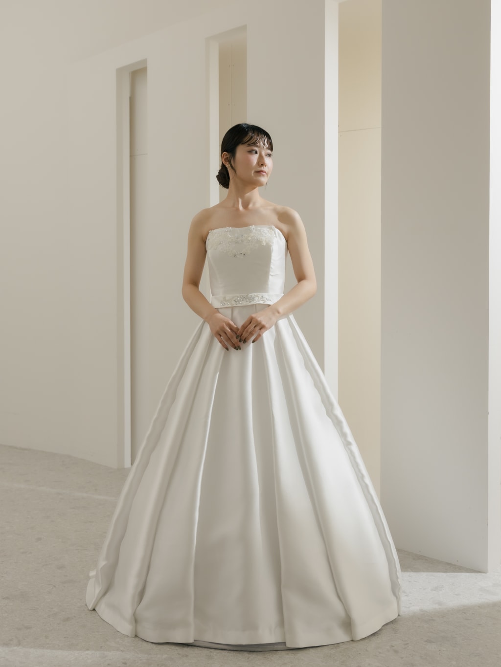 ウェディングドレス　サテン　aライン　ホワイト　前撮り　フォト　結婚式　街撮り 流行＊ウェディングドレス サテン ホワイト 前撮り フォト撮影
