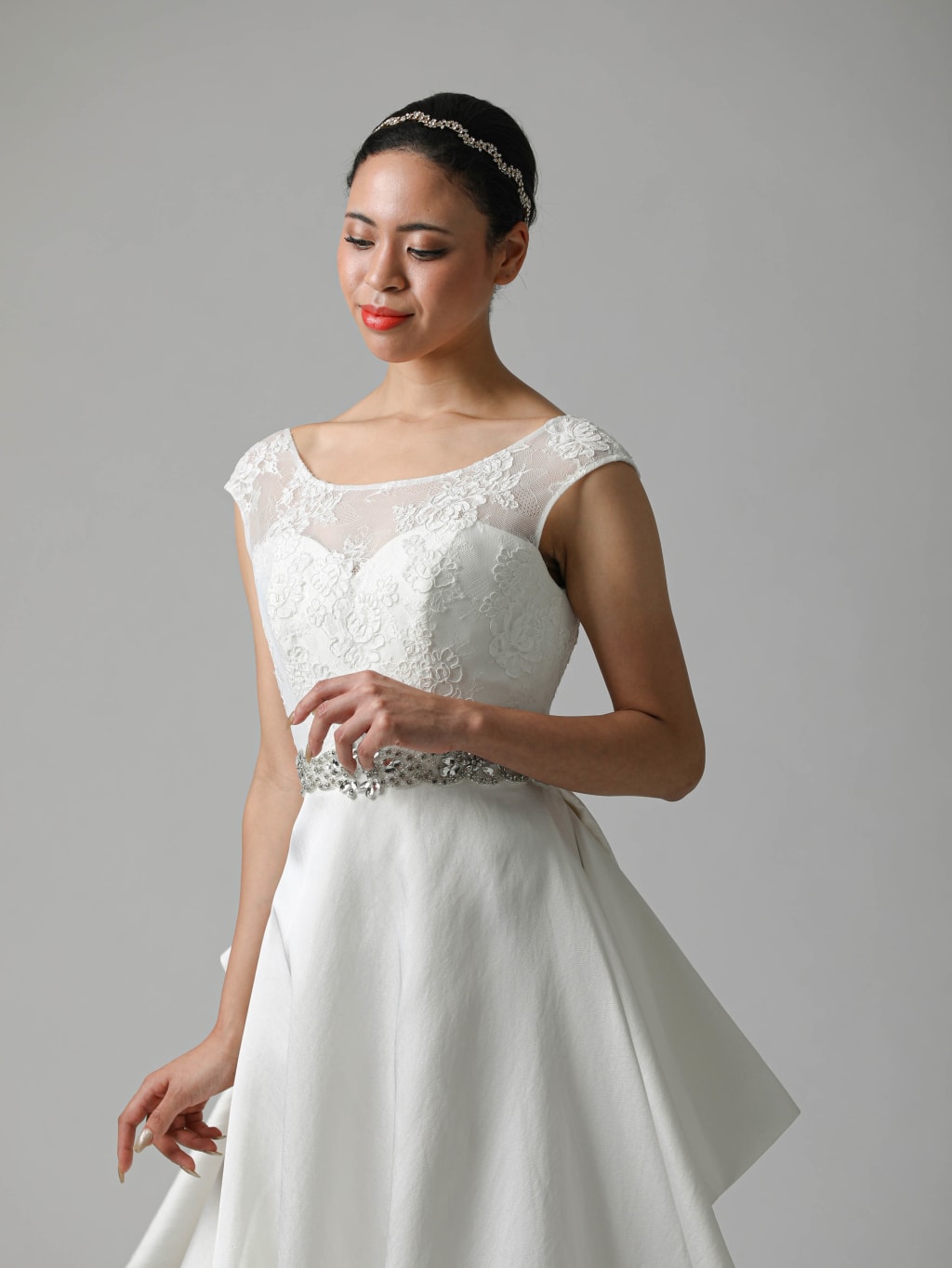 レースフレンチスリーブ後ろラッフル