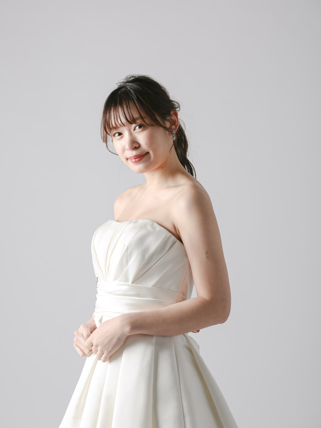 サテンウエストビジューバックリボンモチーフ | デコルテフォトグラフィー | 前撮り・フォトウェディング