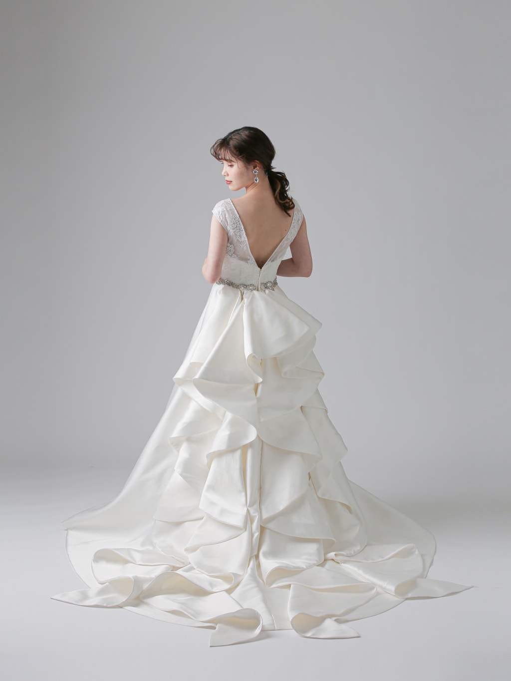 レースフレンチ後ろ深Vラッフル | デコルテフォトグラフィー | 前撮り・フォトウェディング