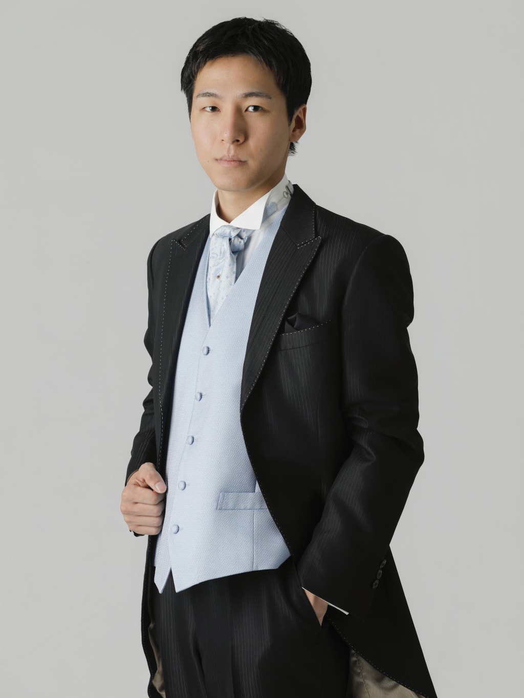 ブラック燕尾　水色ベスト