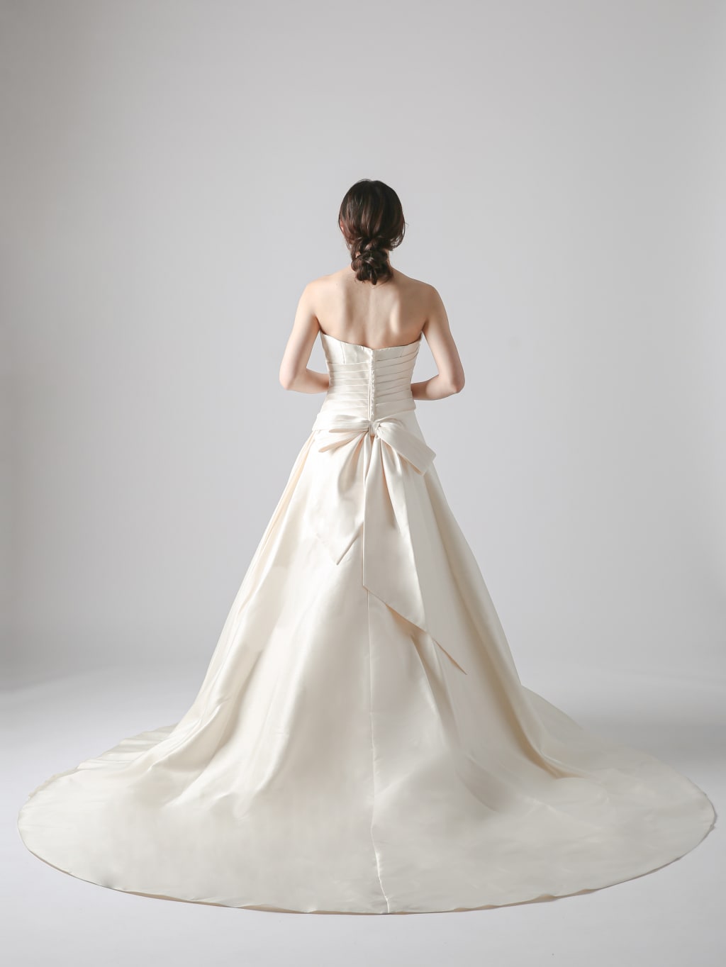 胸元ギャザーカマーベルトデザイン | デコルテフォトグラフィー | 前撮り・フォトウェディング