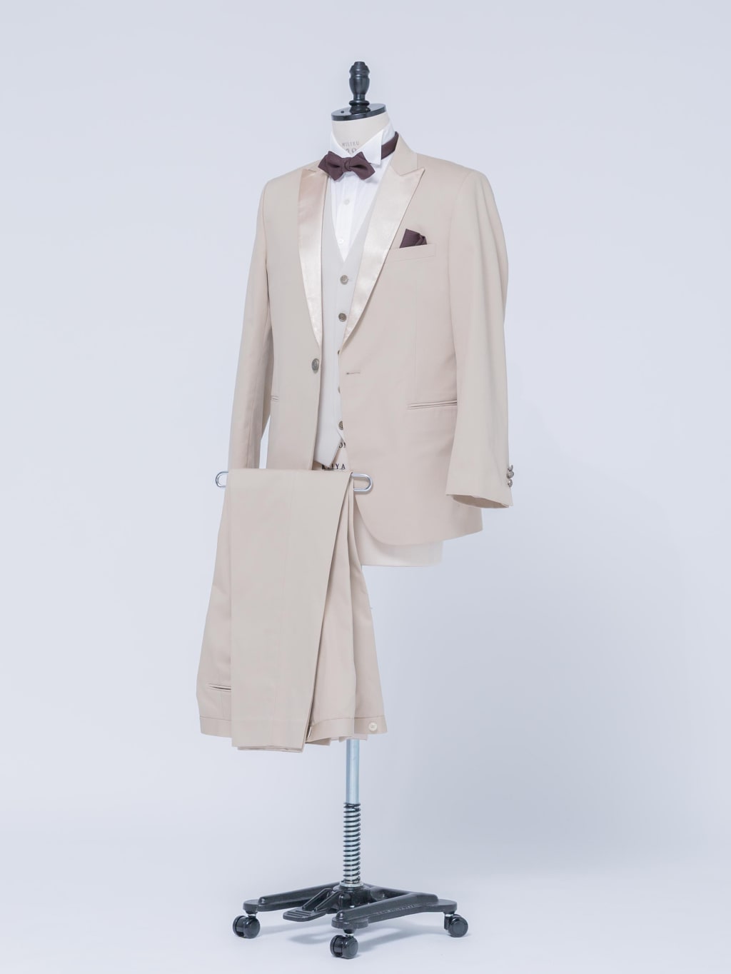 チノゴールドサテン襟 | デコルテフォトグラフィー | 前撮り・フォトウェディング