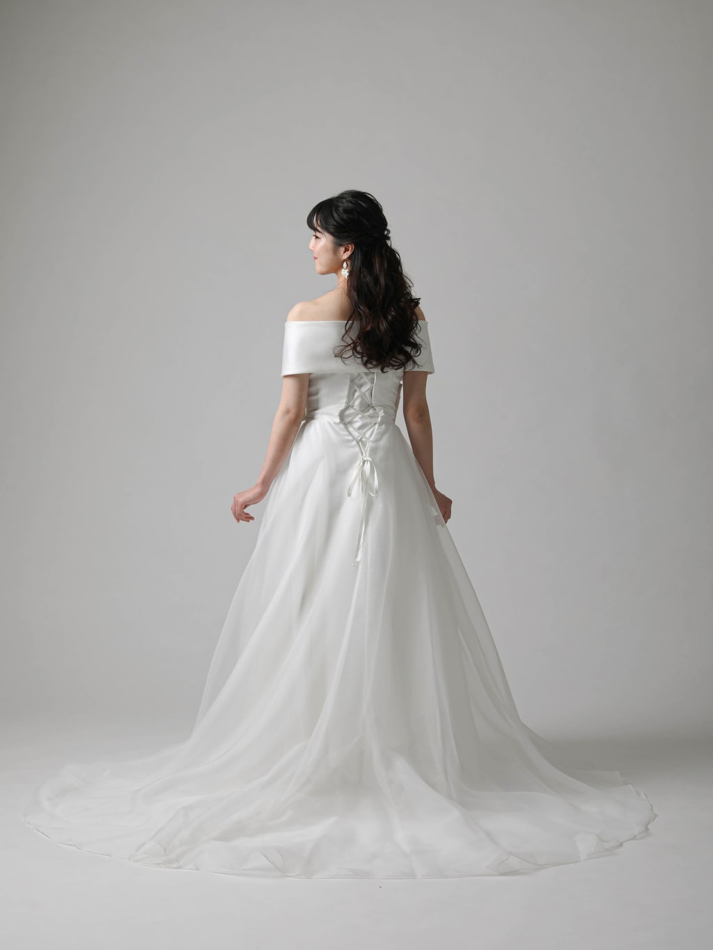 スカートオーガンジー | デコルテフォトグラフィー | 前撮り・フォトウェディング