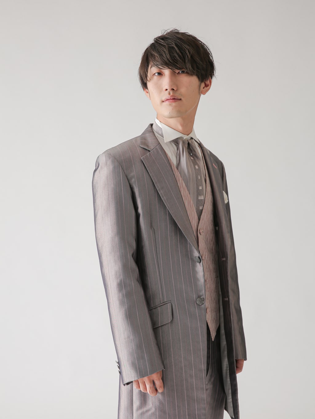 ピンクストライプタキシード | デコルテフォトグラフィー | 前撮り・フォトウェディング