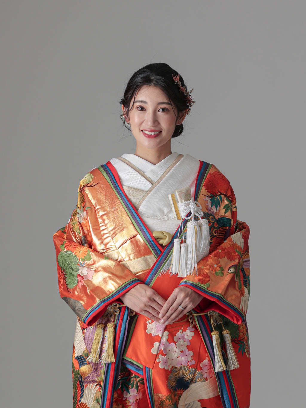 赤色 鶴と花模様の正絹打掛　牡丹 八戸重ね 鶴に牡丹/朱赤 | デコルテフォトグラフィー | 前撮り