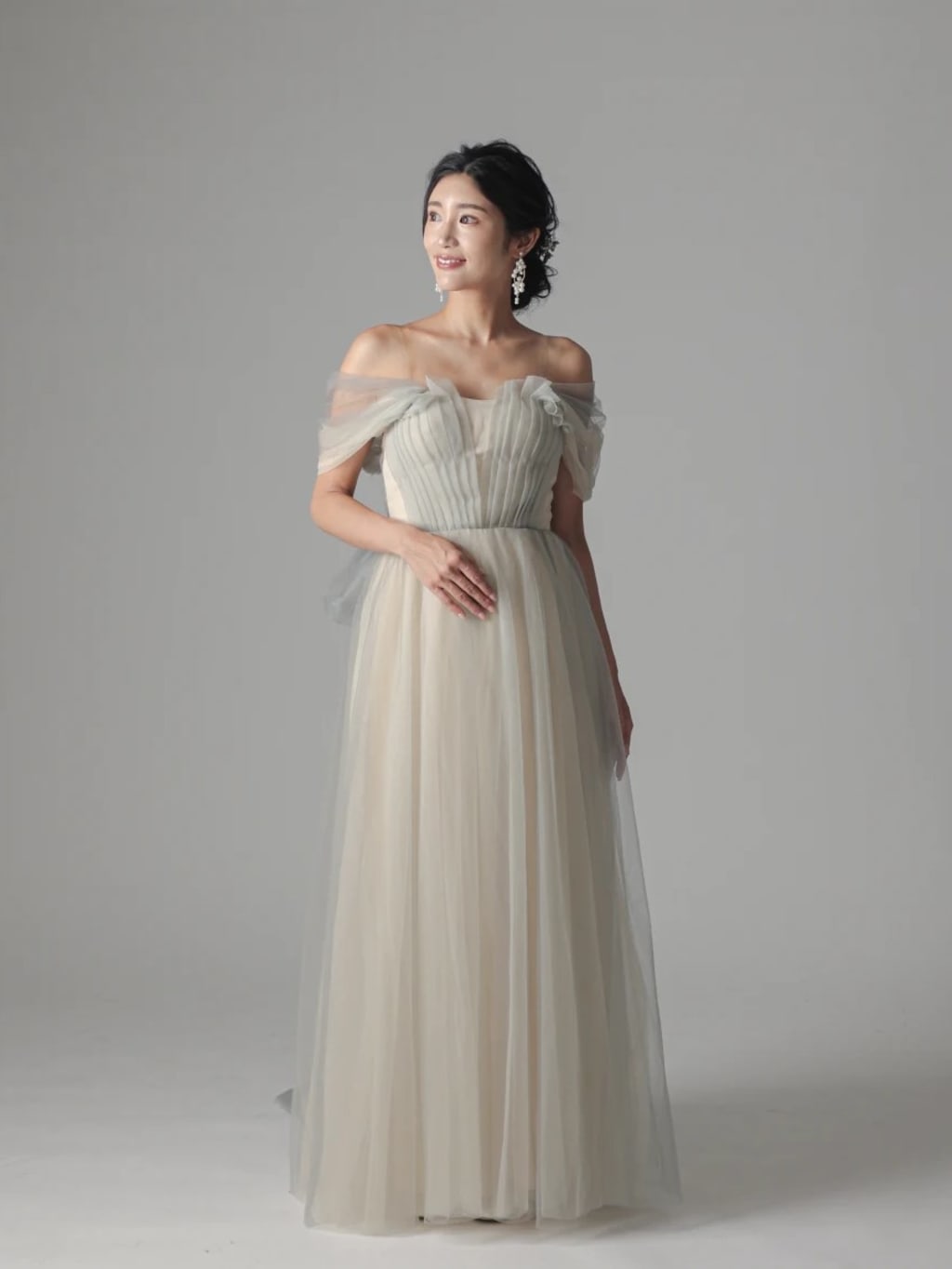 胸元ギャザーオフショルダー | デコルテフォトグラフィー | 前撮り・フォトウェディング