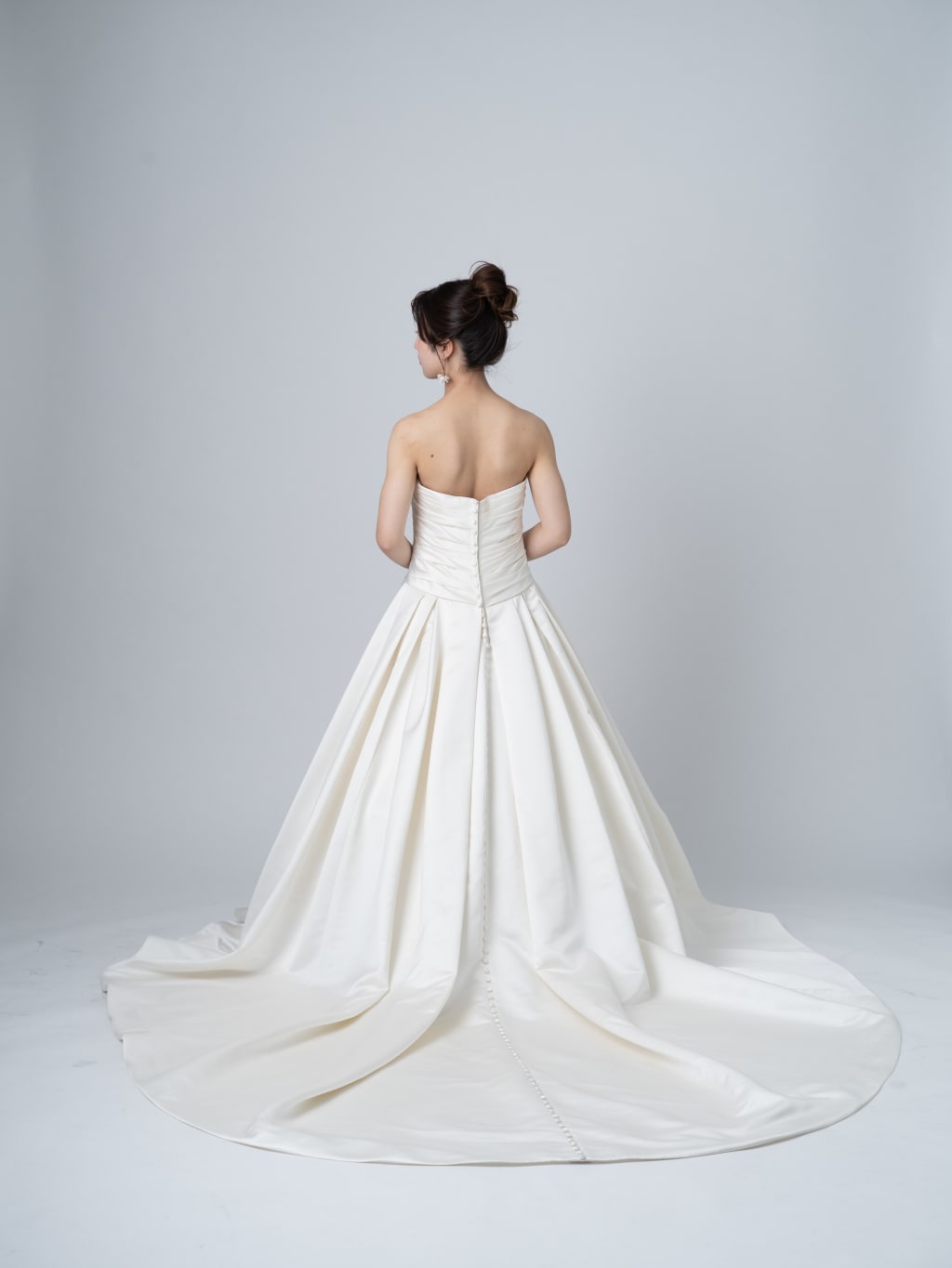 胸元ギャザーシンプルAライン | スタジオSUNS | 前撮り・フォトウェディング